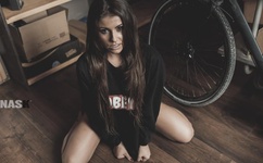 晒鸡翅被当蝙蝠